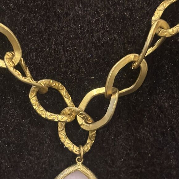 Classy Gold Tone Pattern Chain Pink Faceted Stone Necklace - Picture 3 of 8